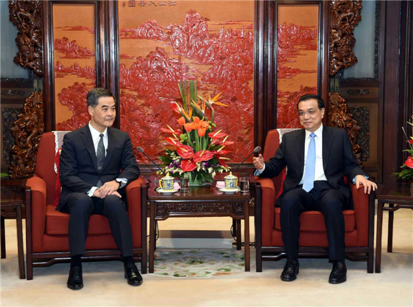 Chinese premier meets HK, Macao chief executives
