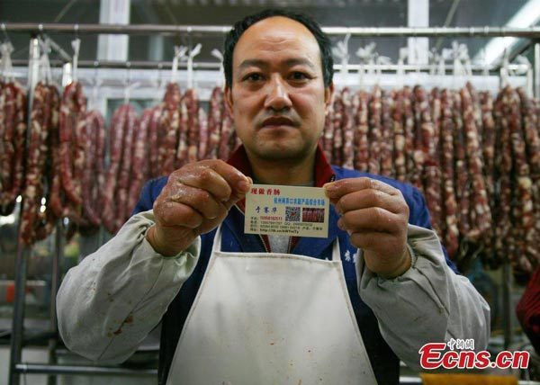 Sausage seller uses mobile payment for better hygiene