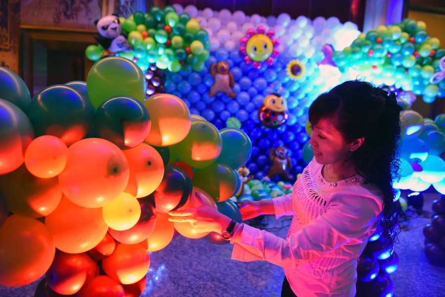 Balloon artist's fantasy world