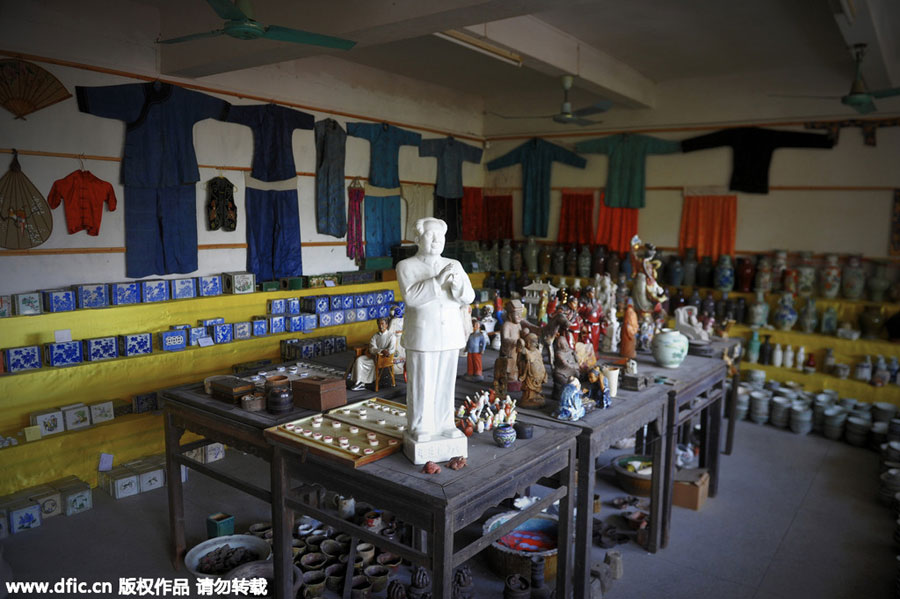 Collector turns abandoned school into folk museum