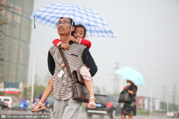 Rainstorm leaves commuters struggling