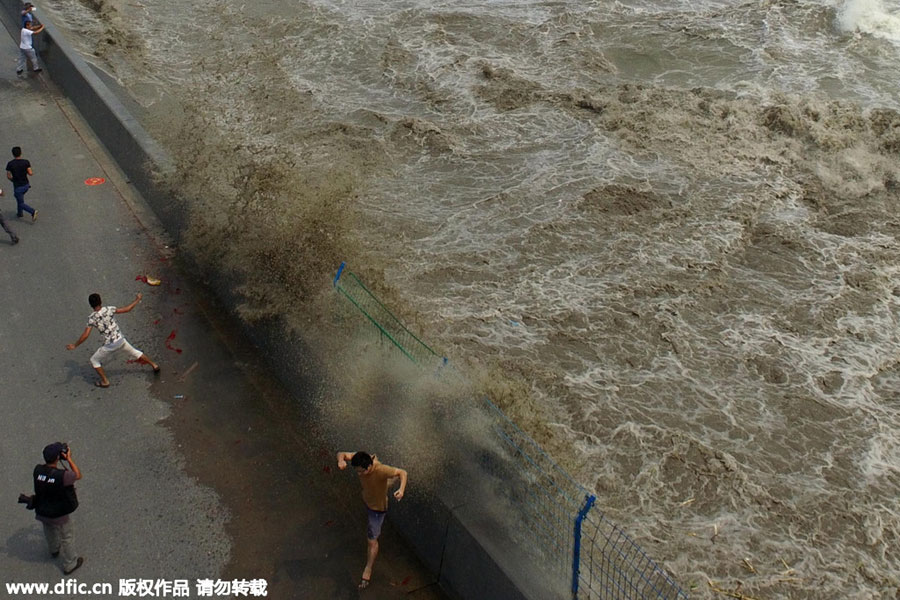 Soaring tides in Qiantang River