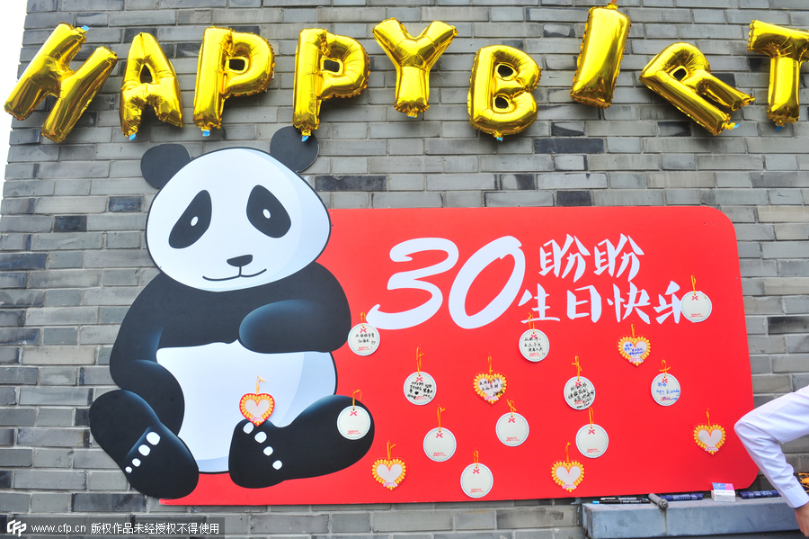 World's oldest male panda celebrates 30th birthday