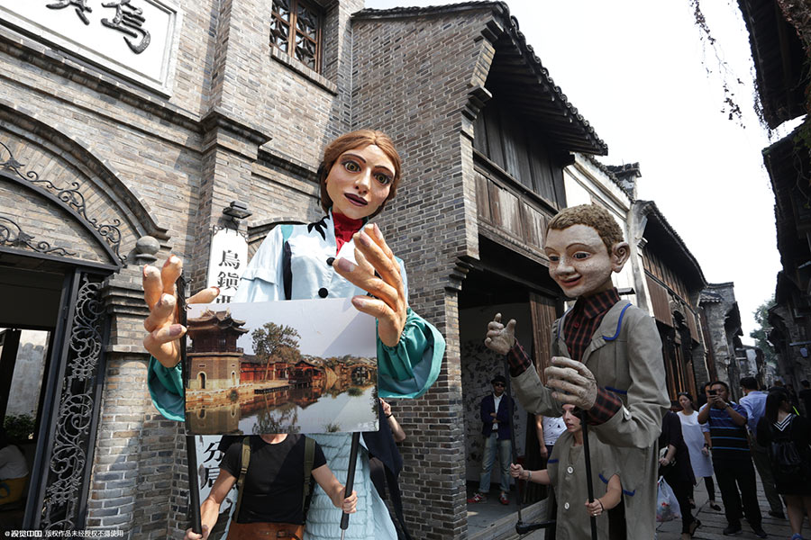 Puppeteers add fun to Wuzhen Theater Festival
