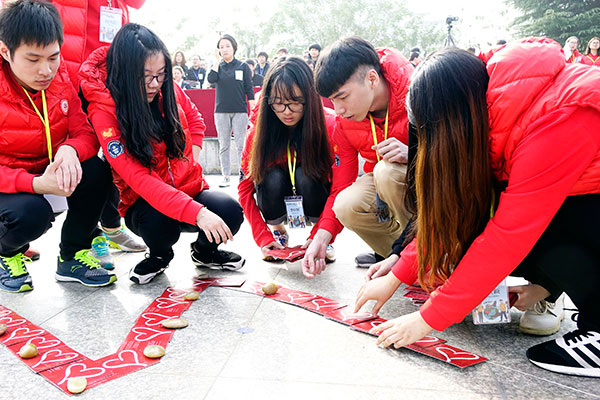 World's longest envelop chain recorded in Hangzhou