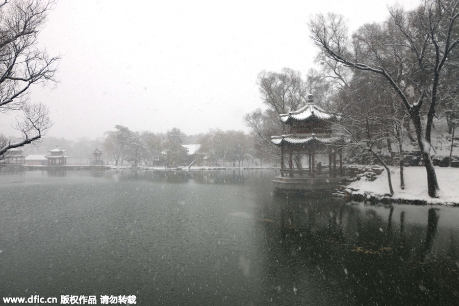 Snow hits North China with low temperature followed