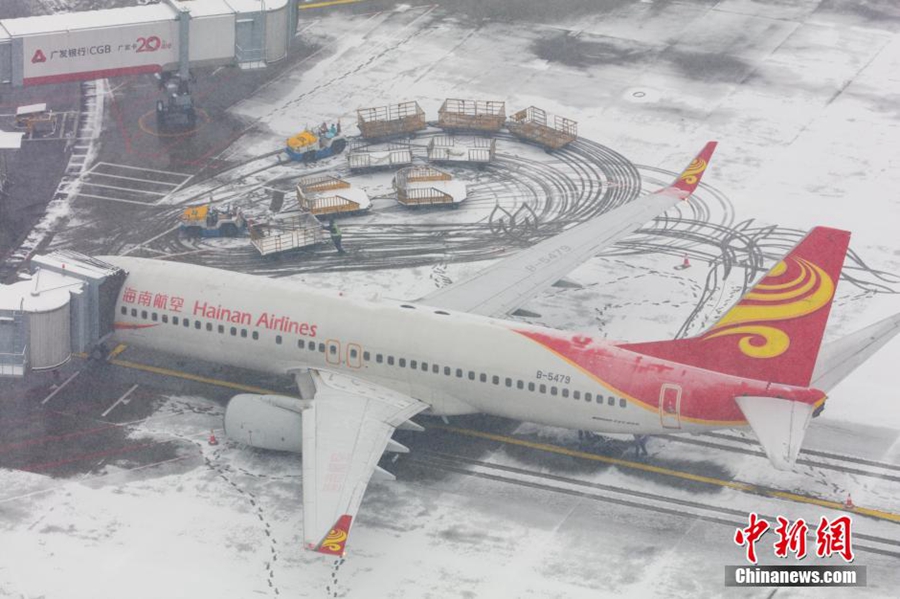 Large number of flights, trains delay due to heavy snow in Beijing