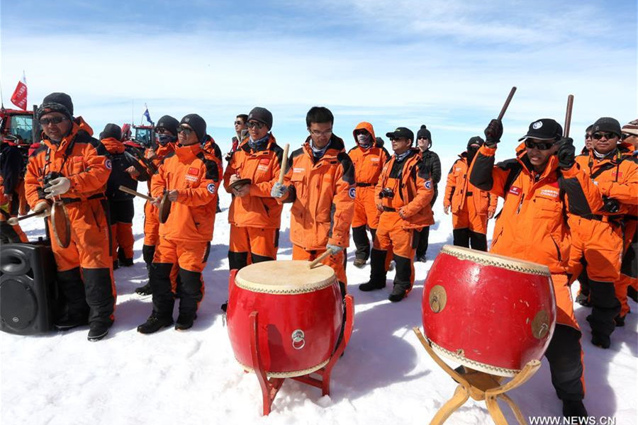 Two Chinese Antarctic expedition teams set off for Antarctic inland