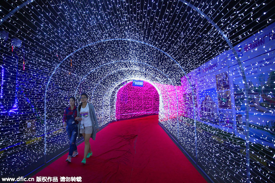 18 million lights illuminate S China city
