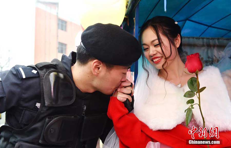 SWAT members hold romantic wedding in E China