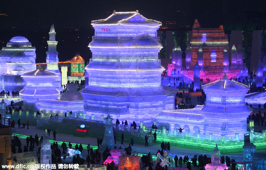 Spectacular Harbin snow sculptures draw holidaygoers