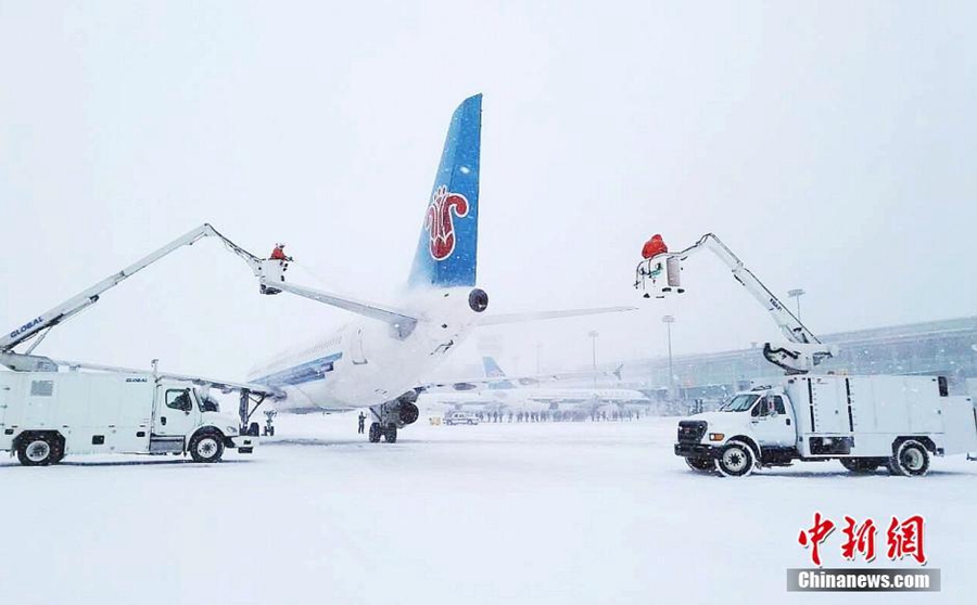 Thousands of passengers stranded at Dalian airport