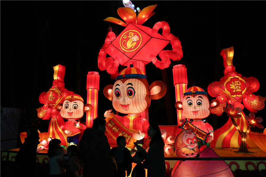 Lanterns light up the night across China