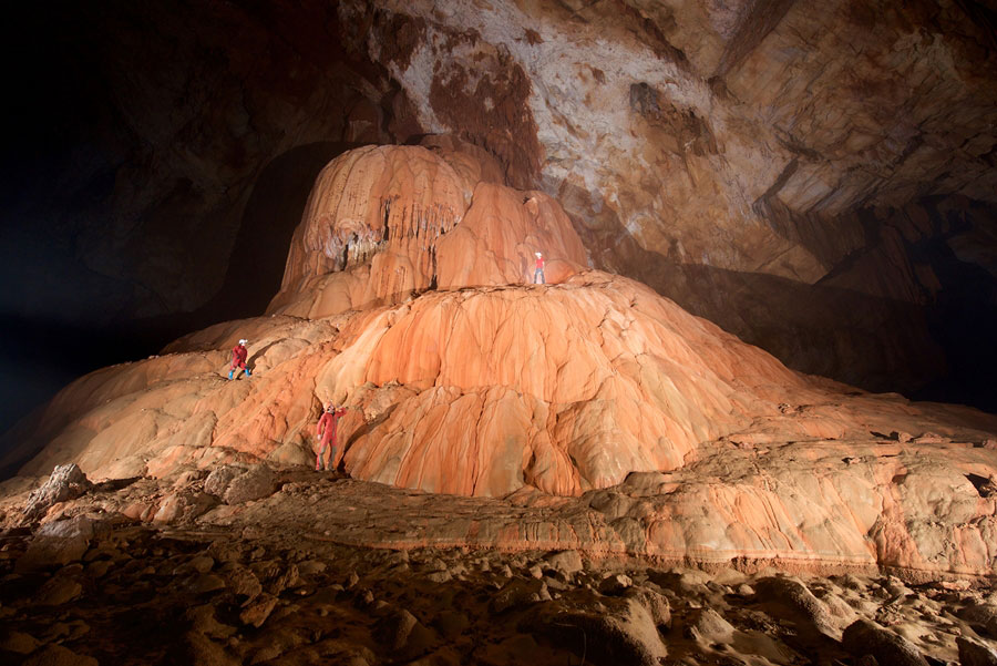 Cavers make rare finds in Guangxi expedition