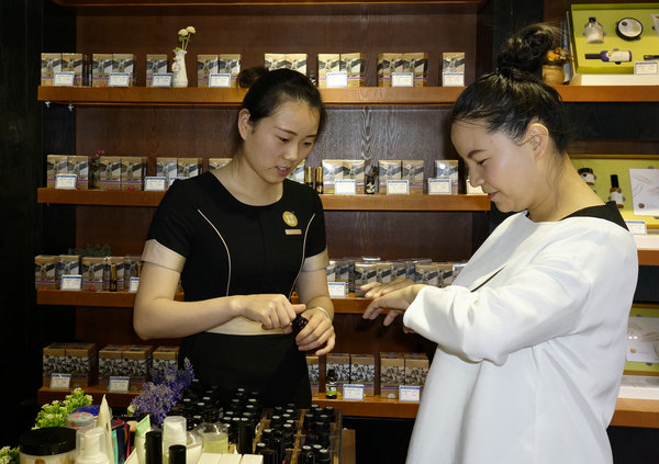 Yunnan's perfumers scent profits ahead