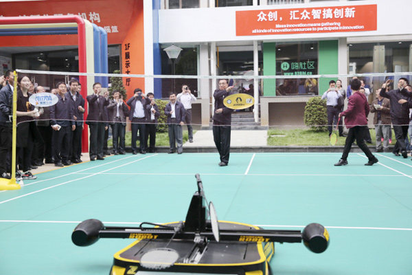 Premier plays badminton as with robot he visits Chengdu's entrepreneurial hub
