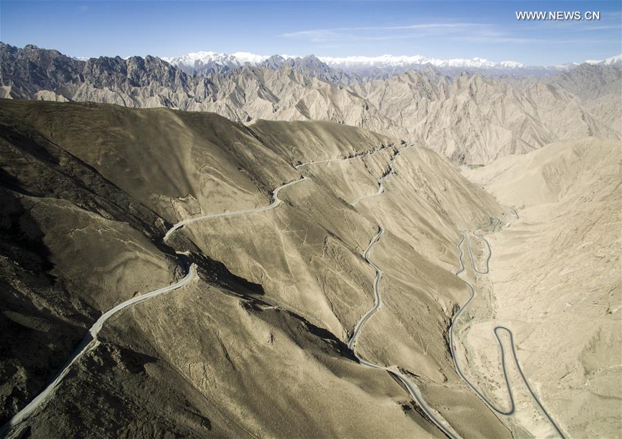 Xinjiang-Tibet Highway: Top of the world
