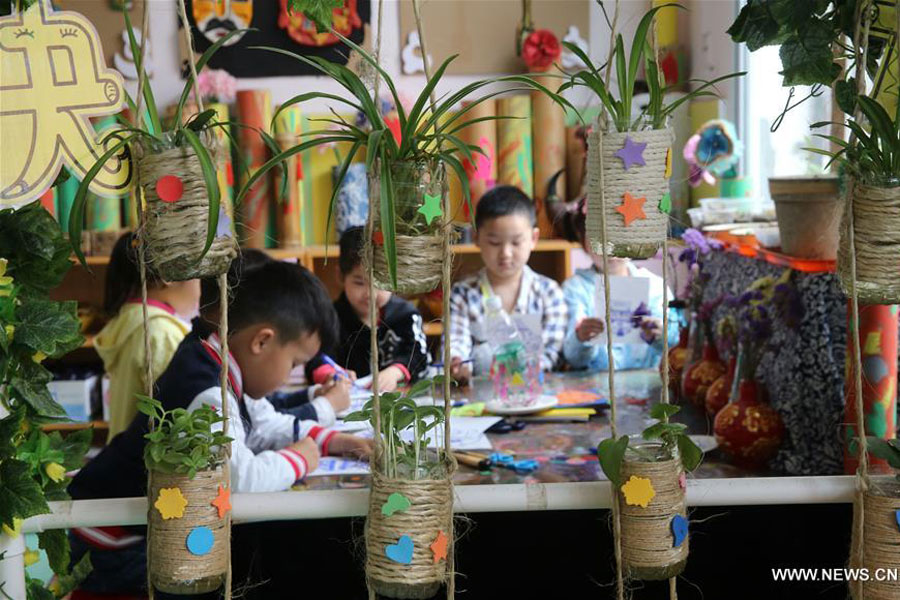 Kindergarten in C China brings spring to classroom