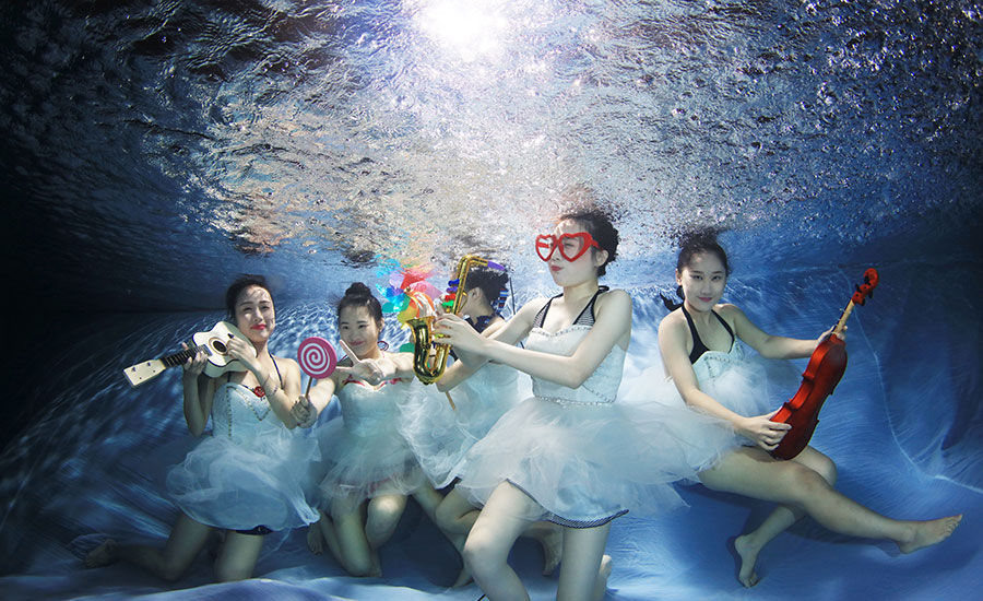 University students go underwater to celebrate graduation