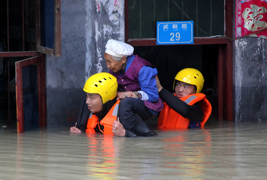On the front lines of China's flood battle