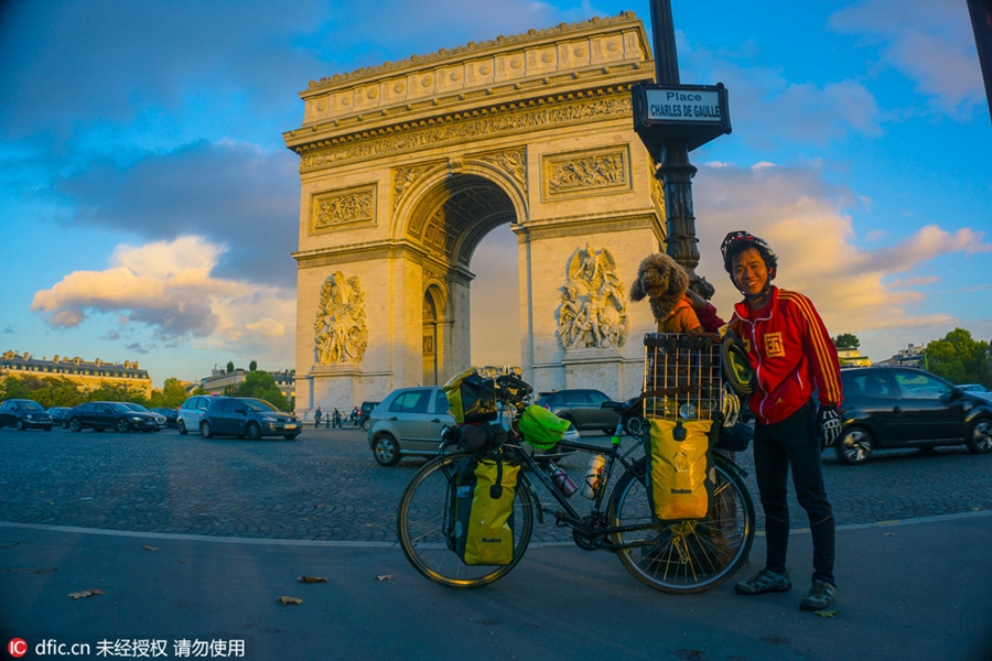 Man cycles the world with his dog to support animal care
