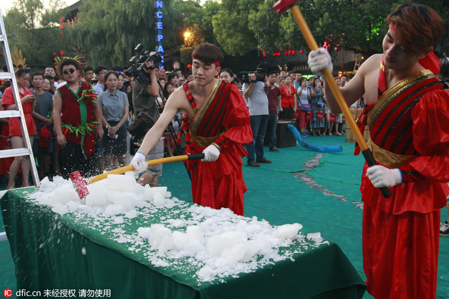 Hot pepper and ice tub challenge held in E China