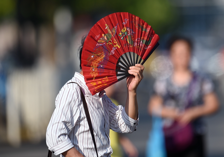 Heat wave sweeps across China