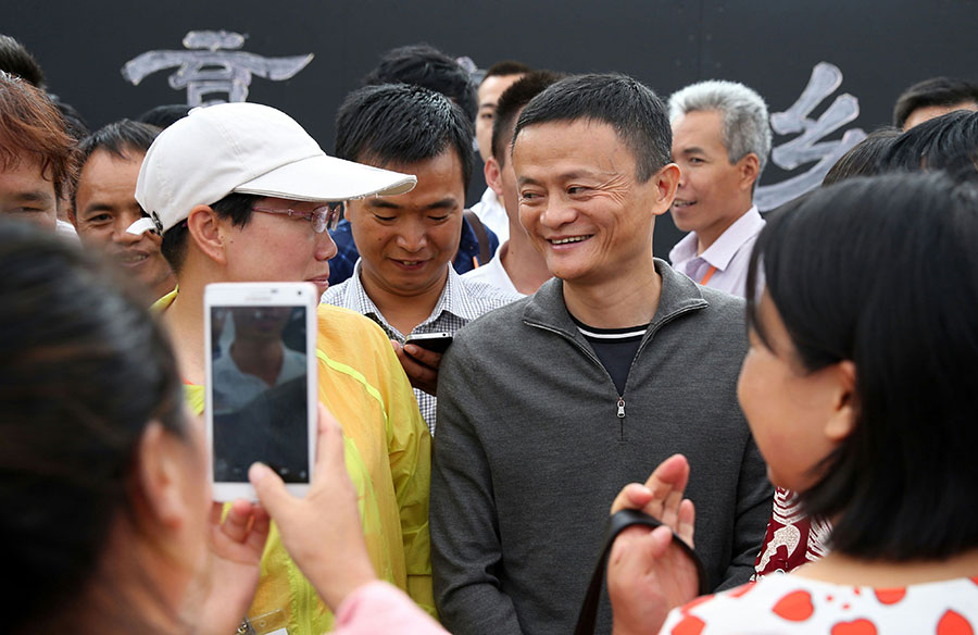 Jack Ma visits rural school, meets teachers