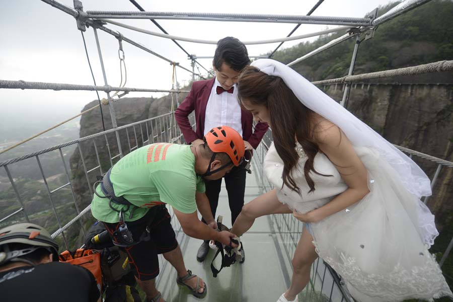 Breathtaking wedding ceremony in the air