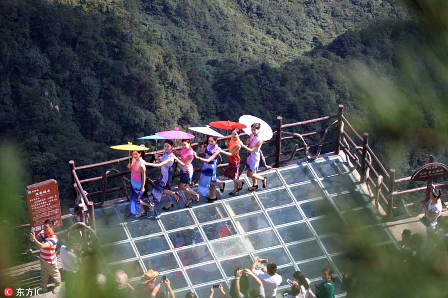Models catwalk in <EM>qipao</EM> on famous mountain in Henan