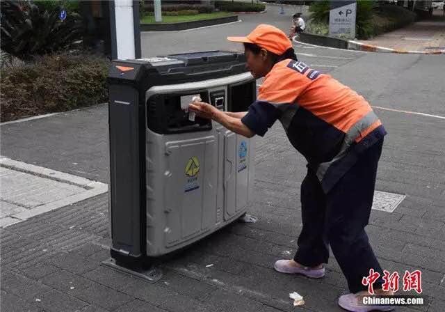 Chongqing turns trash cans into Wi-Fi hotspot