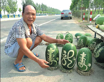 Carved melons prove a hit for rural fruit seller
