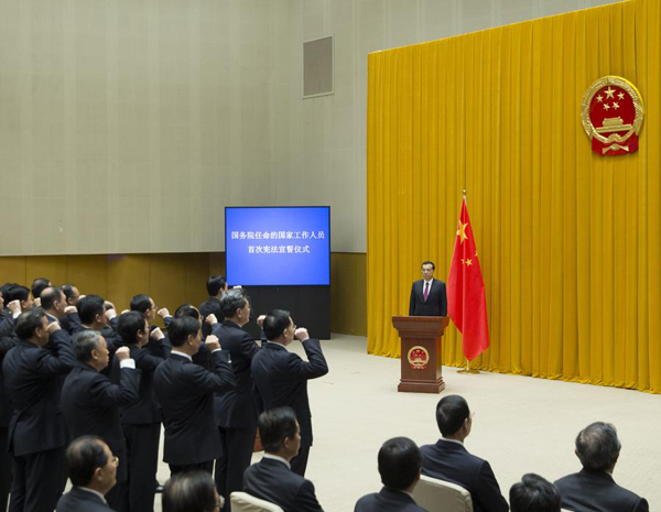 China's State Council officials pledge allegiance to the Constitution