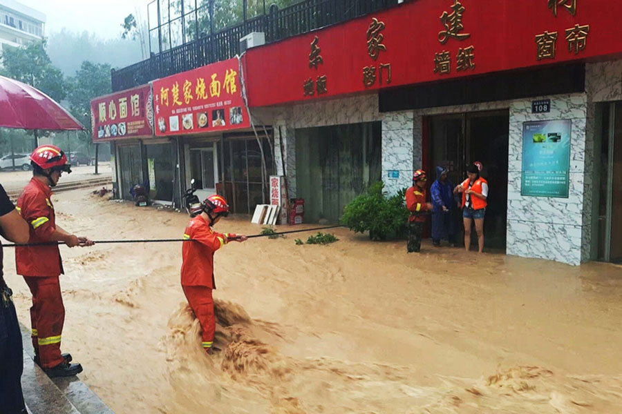 Rescue work at the typhoon-hit provinces