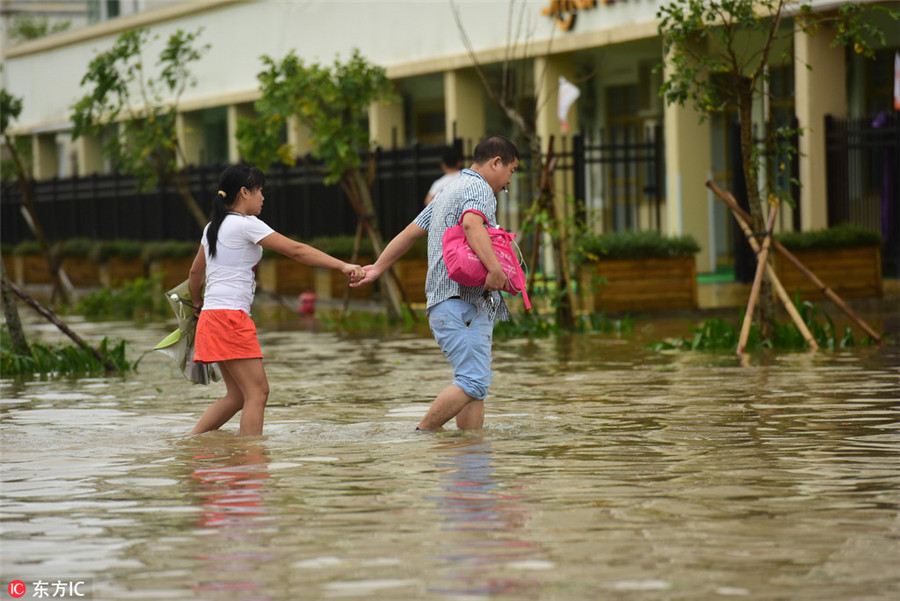Typhoon Sarika makes landfall in South China