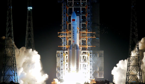 Giant new rocket roars into space