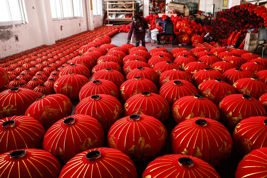 From food to decoration: Lunar New Year preparations are underway