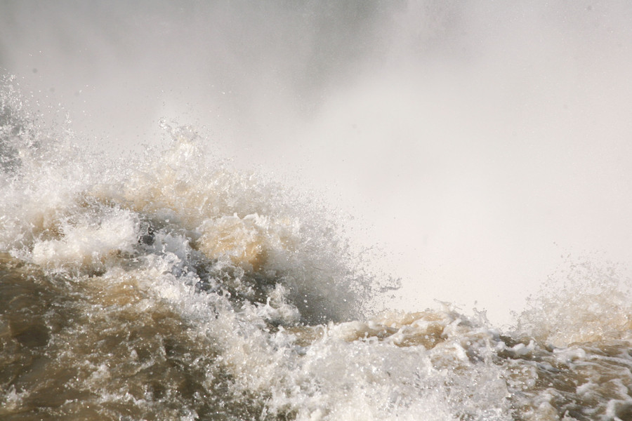Hukou Waterfall roars as frozen river melts
