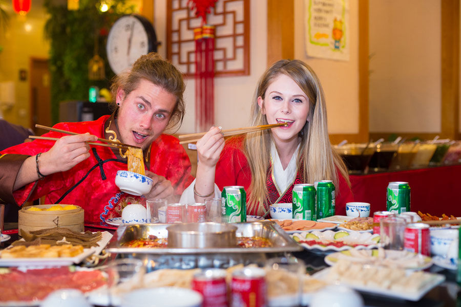 First foreigner-only hot pot contest held in Southwest China's Chengdu
