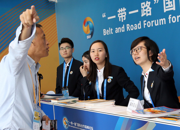 Forum's young volunteers ready to represent 'prospering China'
