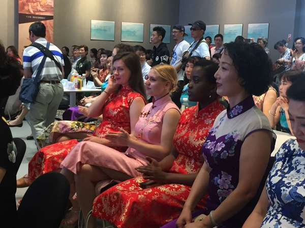 International <EM>Qipao</EM> festival brings together 1,000 women