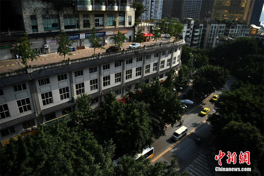 Chongqing's rooftop road raises eyebrows
