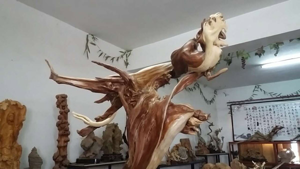 Woodcarver notches 30 years in his craft