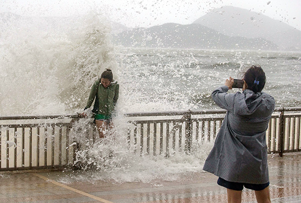 Typhoon makes mess in S. China