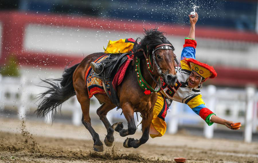 Tibetans celebrate Shotan Festival with equestrian feats