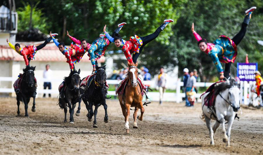 Tibetans celebrate Shotan Festival with equestrian feats