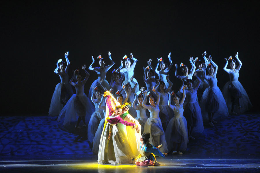 Korean ethnic dance drama shines in Beijing