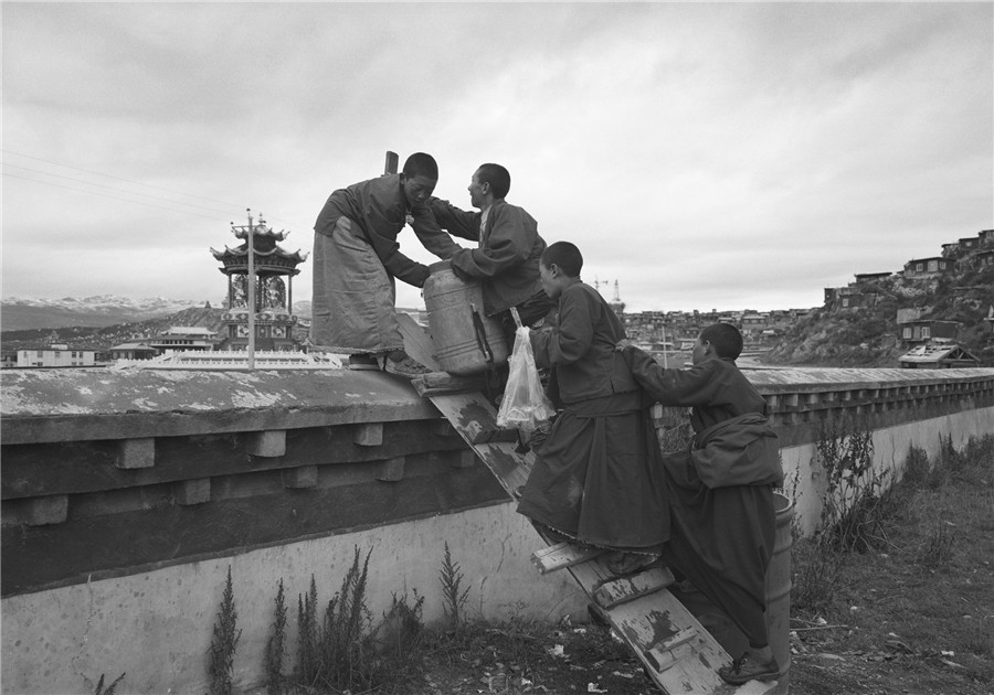 Photographer captures life on Tibet Plateau