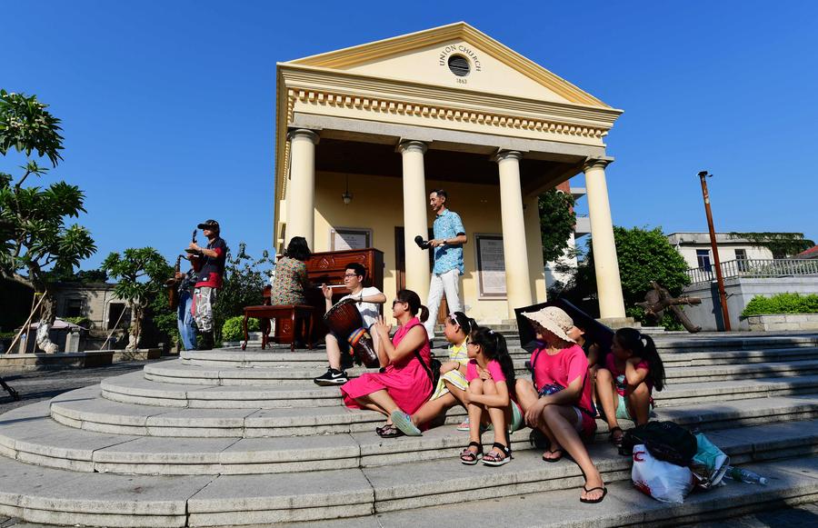 Gulangyu gets certificate of world heritage site