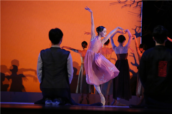 Suzhou ballet troupe takes to Europe
